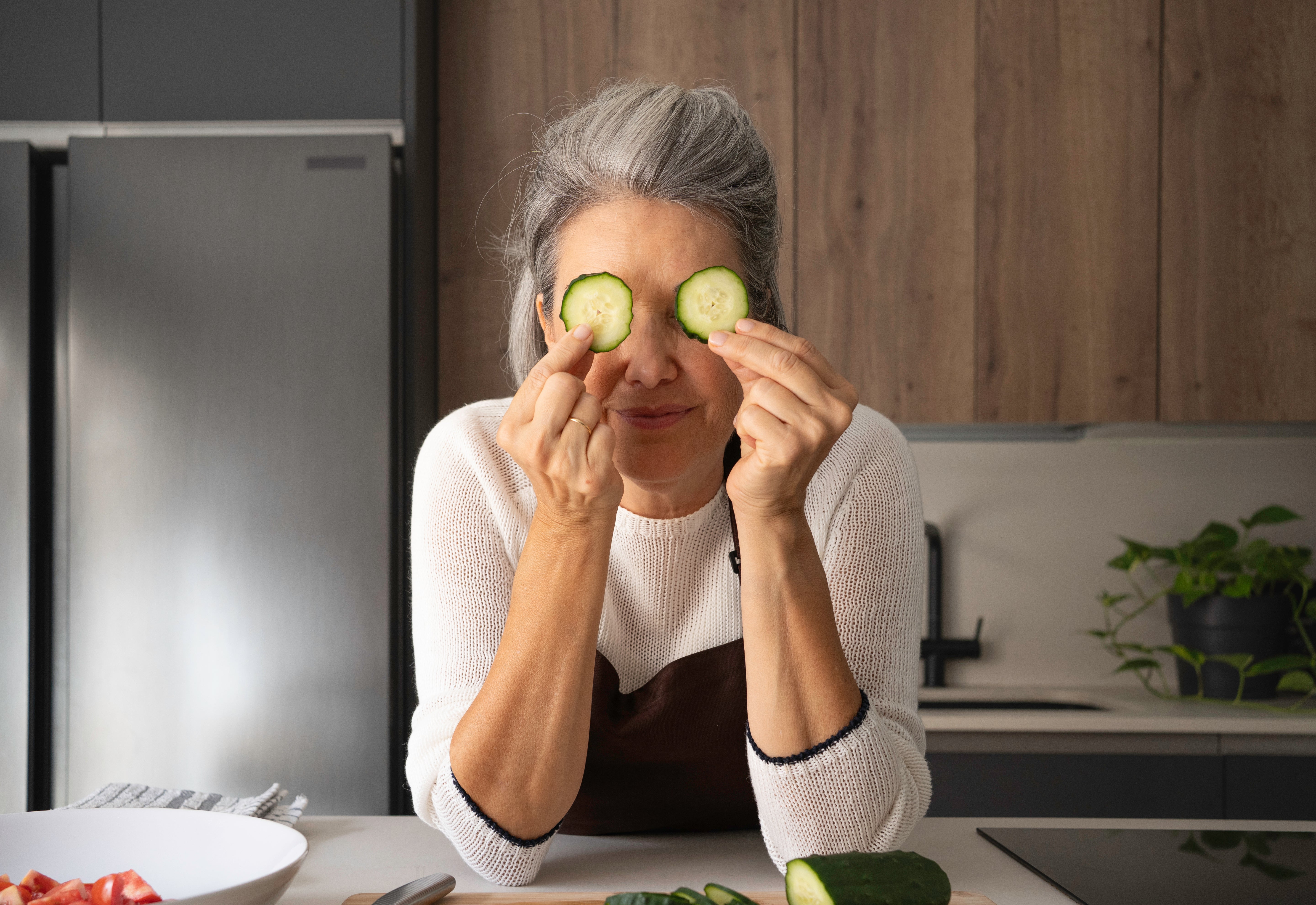 senior-woman-having-fun-with-cucumber-slices-in-ki-2026-01-09-13-25-01-utc.jpg__PID:0e4ab33c-18b2-4779-94c7-f4ee13e967e2